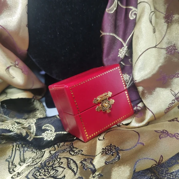 Elegant Royal Crown Russian Egg Pendant! - Picture 3 of 7